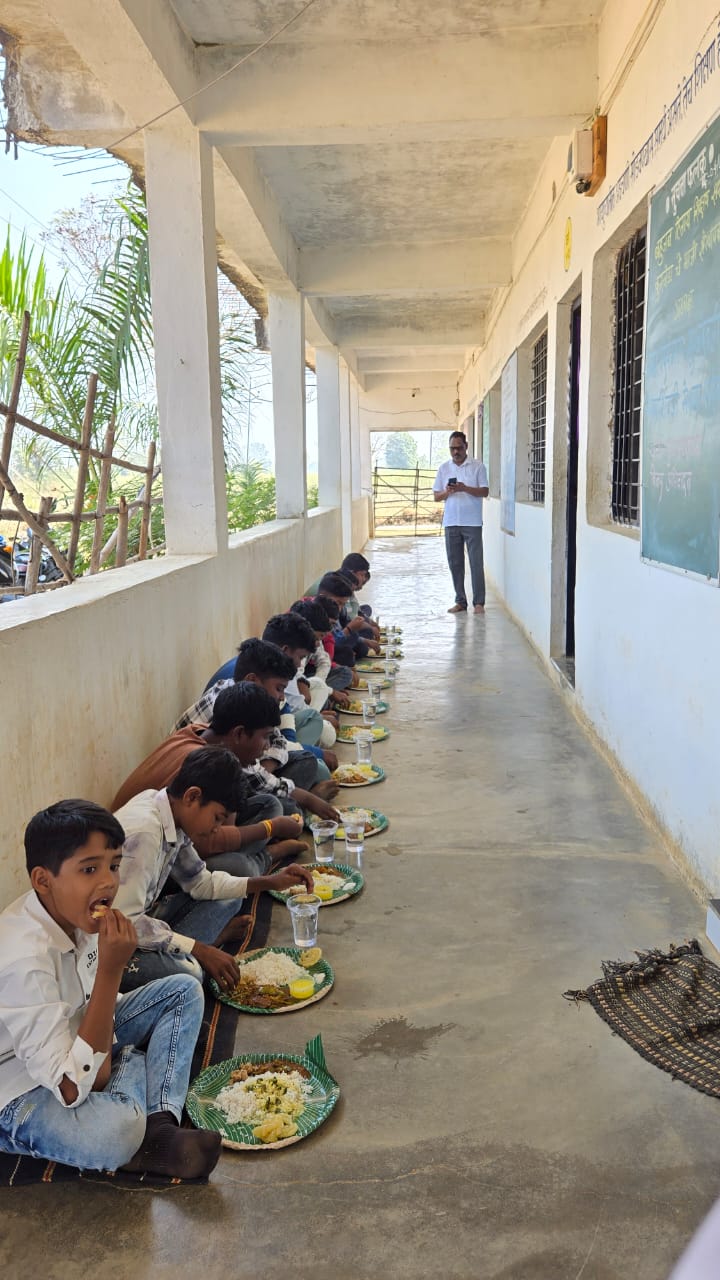 Volunteers working together